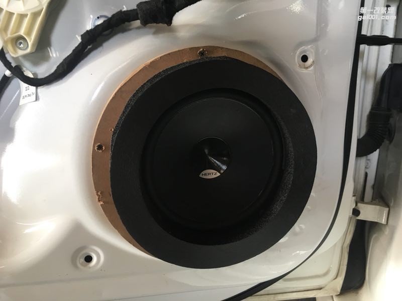 汕頭奧迪A4L音響改裝沒那么復(fù)雜改裝意大利赫茲套裝和同軸喇叭汕頭市星悅汽車音響改裝