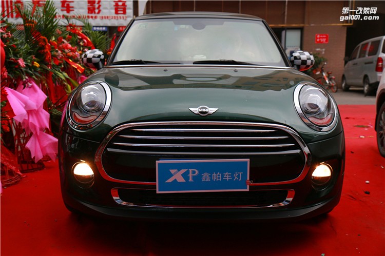 成都寶馬迷你mini汽車大燈改裝車燈飛利浦歐司朗氙氣燈泡進口全新拆車海拉5雙光透鏡氙氣燈LED日間行車燈高配氙氣燈總成四川鑫帕車燈實體店改裝