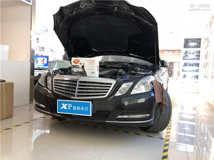 奔馳E260 180 300 320汽車大燈改裝車燈氙氣燈新款高配全LED車燈總成日間行車燈