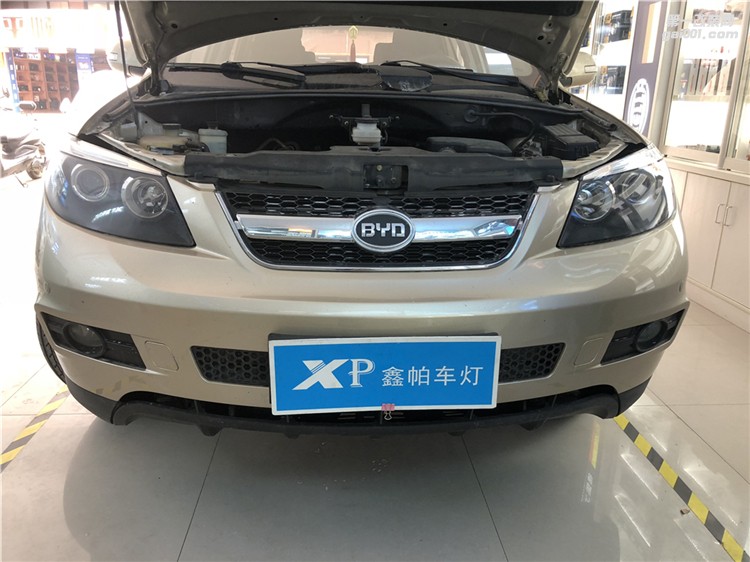 四川比亞迪S6 S7成都實體改裝車燈汽車燈大燈氙氣燈雙光透鏡日間行車燈年審包過。