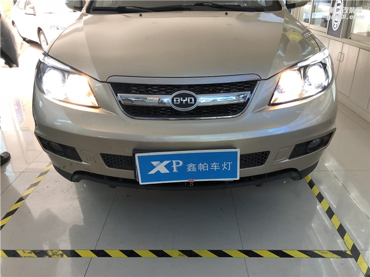 四川比亞迪S6 S7成都實體改裝車燈汽車燈大燈氙氣燈雙光透鏡日間行車燈年審包過。