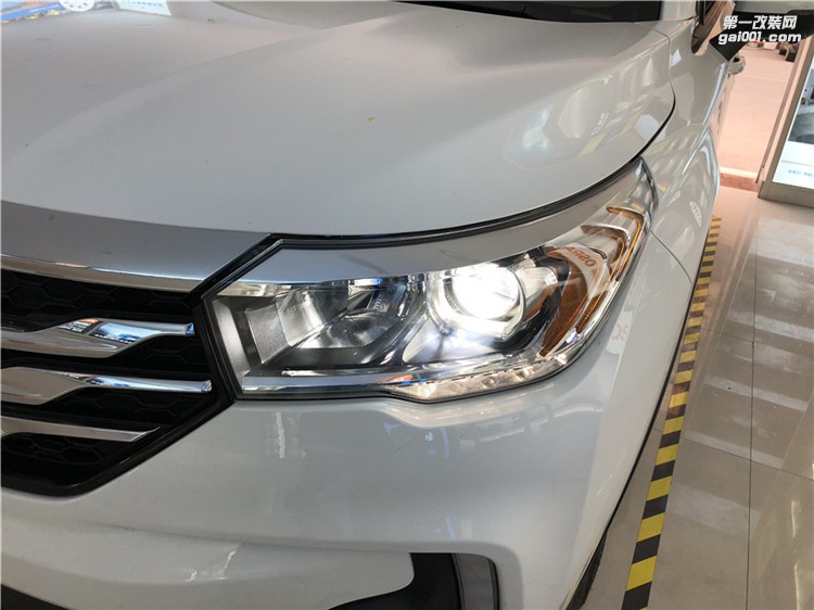 廣汽傳祺GS4成都改裝車燈氙氣燈海拉雙光透鏡歐司朗 飛利浦LED日間行車燈四川鑫帕車燈實體店改裝