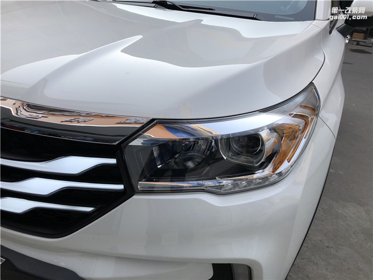 廣汽傳祺GS4成都改裝車燈氙氣燈海拉雙光透鏡歐司朗 飛利浦LED日間行車燈四川鑫帕車燈實體店改裝