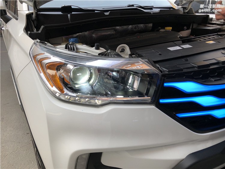 廣汽傳祺GS4成都改裝車燈氙氣燈海拉雙光透鏡歐司朗 飛利浦LED日間行車燈四川鑫帕車燈實體店改裝