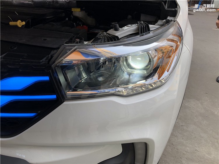 廣汽傳祺GS4成都改裝車燈氙氣燈海拉雙光透鏡歐司朗 飛利浦LED日間行車燈四川鑫帕車燈實體店改裝