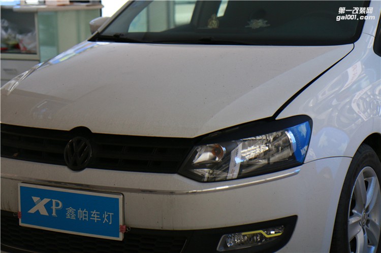 成都大眾polo改裝車燈氙氣燈四海拉5雙光透鏡LED日間行車燈