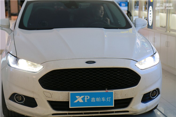 成都福特新蒙迪歐改裝車燈汽車大燈總成 高配LED雙光透鏡四川鑫帕車燈實體店安裝升級