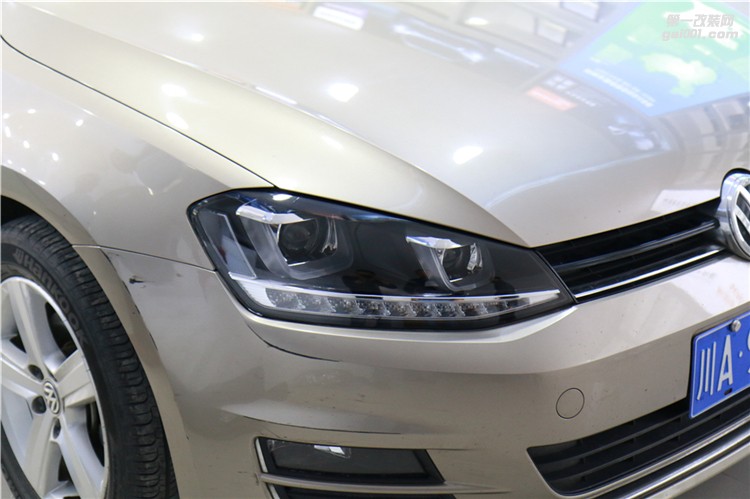 成都高爾夫7改裝雙U型LED大燈總成 日間行車燈海拉5雙光透鏡鑫帕車燈改裝