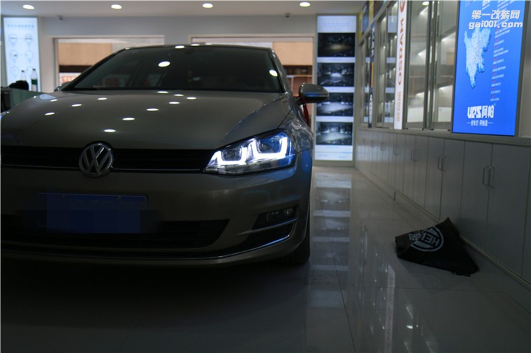 成都高爾夫7改裝雙U型LED大燈總成 日間行車燈海拉5雙光透鏡鑫帕車燈改裝