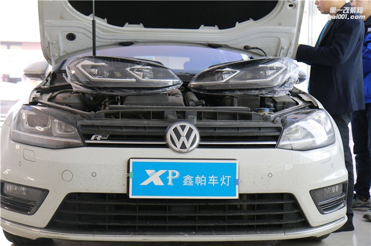 成都高爾夫7改裝高爾夫7.5帶半LED總成 日間行車燈鑫帕車燈升級(jí)