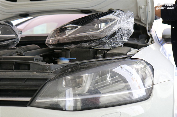成都高爾夫7改裝高爾夫7.5帶半LED總成 日間行車燈鑫帕車燈升級(jí)