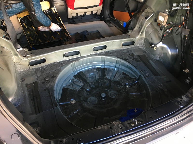 從根源上減少汽車噪音的干擾唐山樂暢汽車音響一汽X80全車隔音降噪