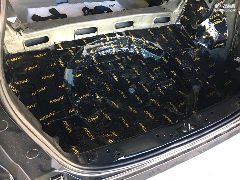 從根源上減少汽車噪音的干擾唐山樂暢汽車音響一汽X80全車隔音降噪