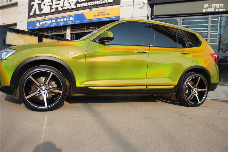 寶馬改色貼膜 長(zhǎng)沙汽車改裝 寶馬施工彩虹青檸綠