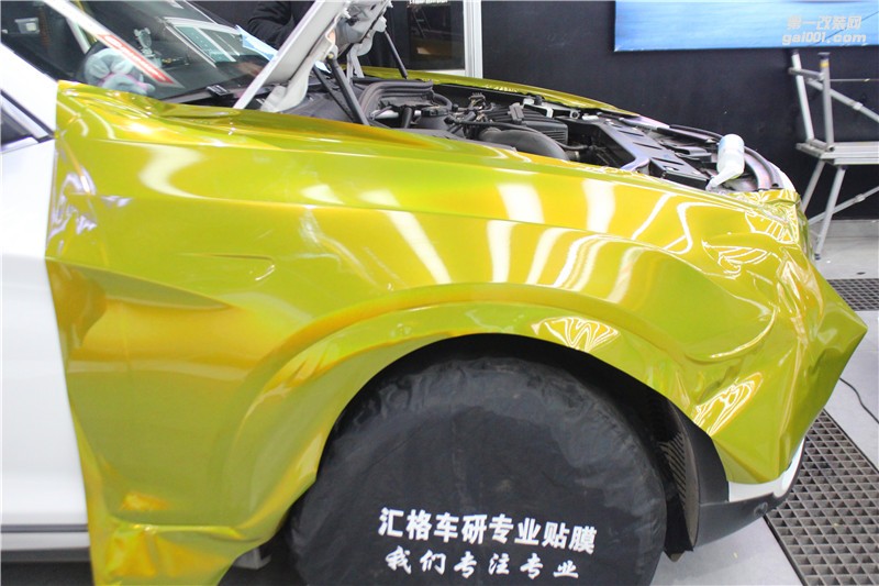 寶馬改色貼膜 長(zhǎng)沙汽車改裝 寶馬施工彩虹青檸綠