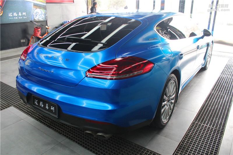 長沙汽車改色貼膜 保時捷改色星空藍(lán) 美國車衣裳改色膜