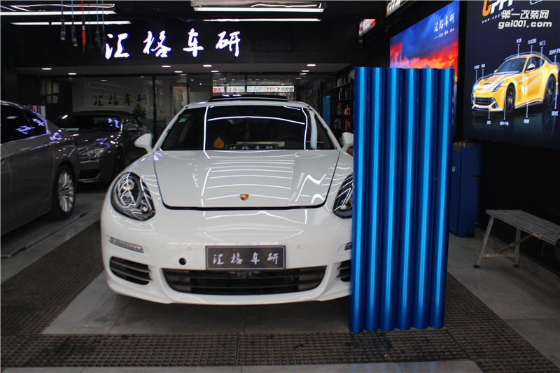 長沙汽車改色貼膜 保時捷改色星空藍(lán) 美國車衣裳改色膜