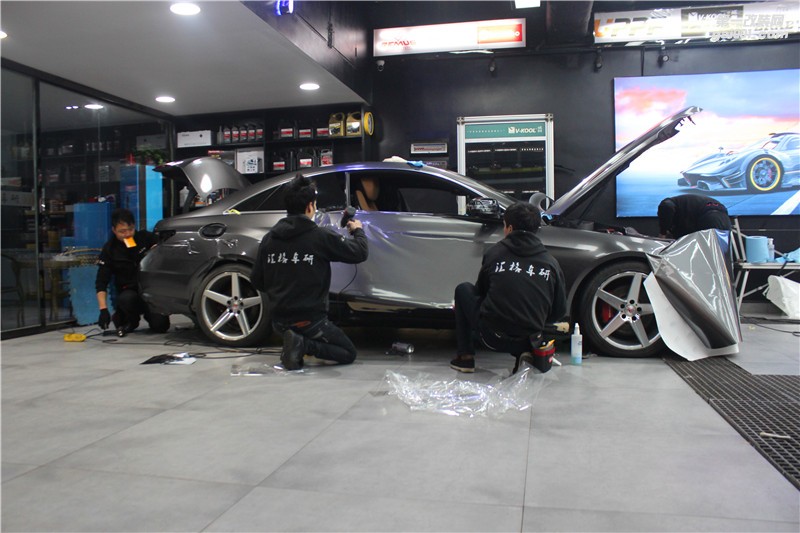 長沙奔馳改水晶鎢鋼 汽車改色貼膜 進口改色膜車衣裳