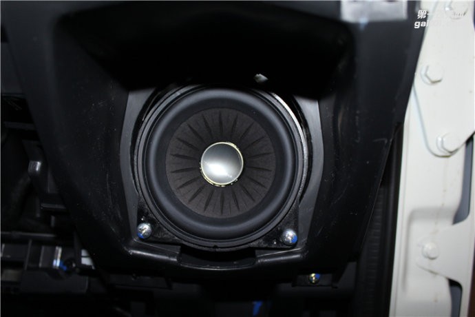 武漢北汽B40L改裝伊頓汽車音響 斯派朗DSP處理器