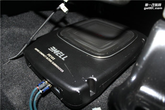 武漢北汽B40L改裝伊頓汽車音響 斯派朗DSP處理器