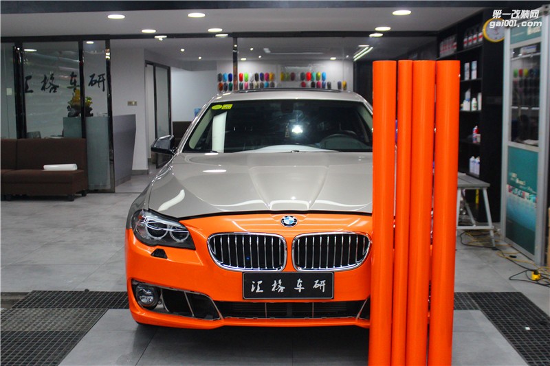 長(zhǎng)沙寶馬改裝 寶馬5系全車幻彩金橙色 進(jìn)口改色膜