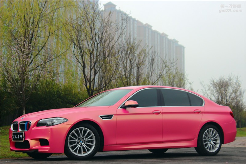 長(zhǎng)沙汽車改色貼膜寶馬全車鉆石金粉進(jìn)口車衣裳改色膜
