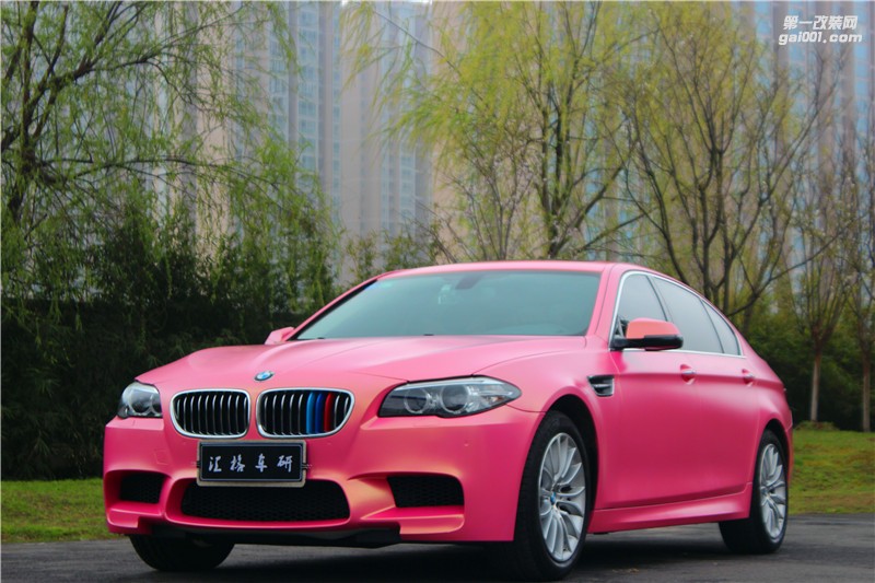 長(zhǎng)沙汽車改色貼膜寶馬全車鉆石金粉進(jìn)口車衣裳改色膜