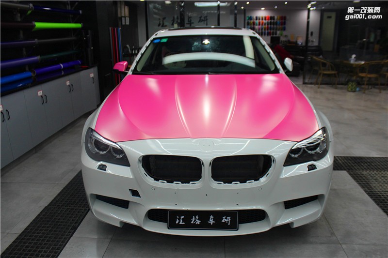 長(zhǎng)沙汽車改色貼膜寶馬全車鉆石金粉進(jìn)口車衣裳改色膜