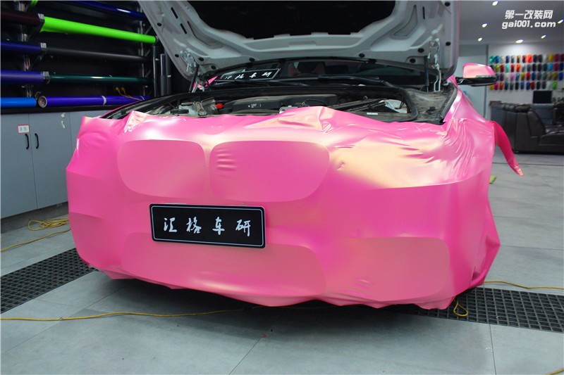 長(zhǎng)沙汽車改色貼膜寶馬全車鉆石金粉進(jìn)口車衣裳改色膜