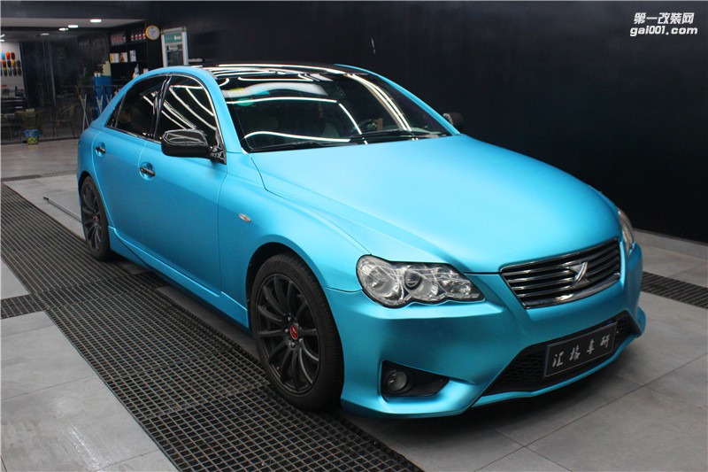 長(zhǎng)沙進(jìn)口車(chē)身改色膜 豐田銳志施工綢緞冰藍(lán)