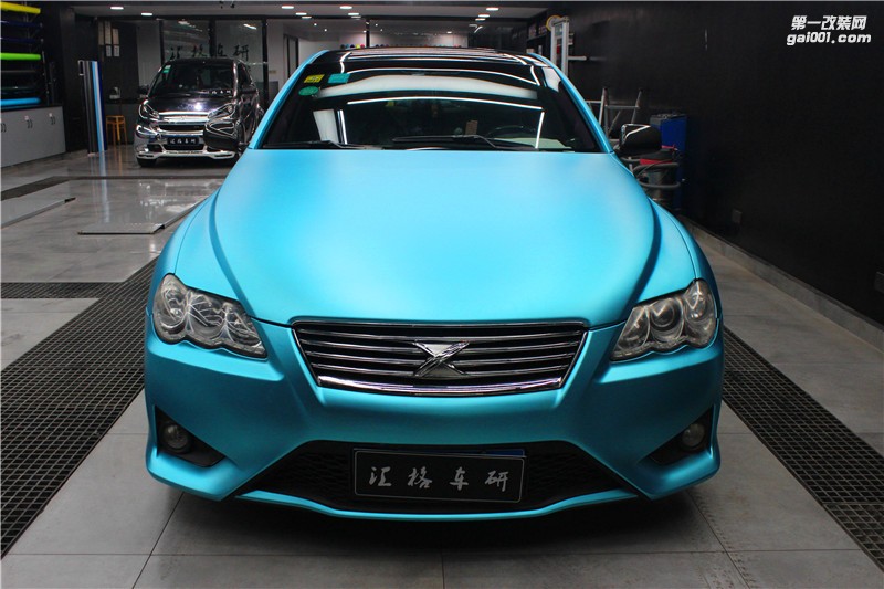 長(zhǎng)沙進(jìn)口車(chē)身改色膜 豐田銳志施工綢緞冰藍(lán)