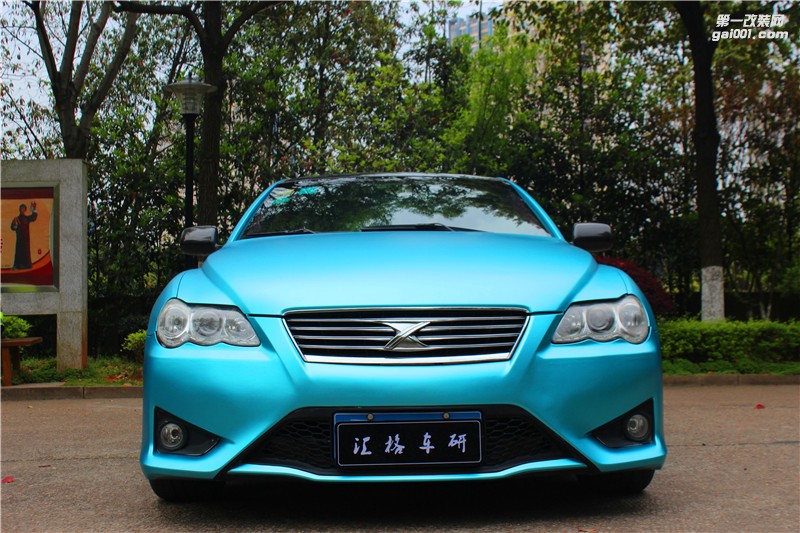 長(zhǎng)沙進(jìn)口車(chē)身改色膜 豐田銳志施工綢緞冰藍(lán)