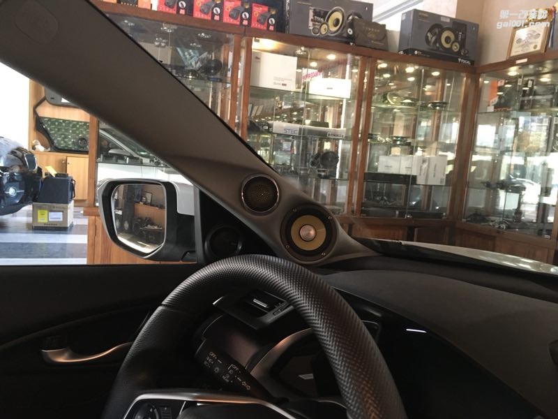 汕頭市星悅汽車音響本田思域音響改裝大變身細(xì)品音樂之樂勁浪ES165KX3三分頻英國創(chuàng)世紀(jì)德國蟒蛇隔音降噪