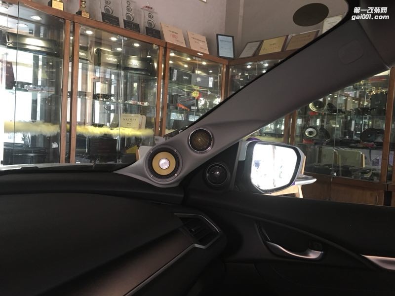 汕頭市星悅汽車音響本田思域音響改裝大變身細(xì)品音樂之樂勁浪ES165KX3三分頻英國創(chuàng)世紀(jì)德國蟒蛇隔音降噪