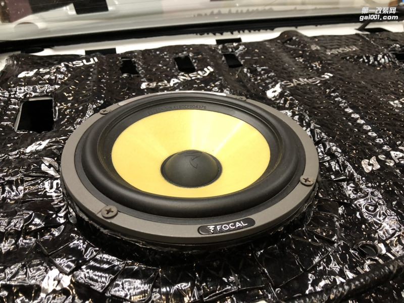 汕頭市星悅汽車音響本田思域音響改裝大變身細(xì)品音樂之樂勁浪ES165KX3三分頻英國創(chuàng)世紀(jì)德國蟒蛇隔音降噪