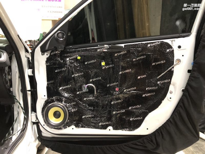 汕頭市星悅汽車音響本田思域音響改裝大變身細(xì)品音樂之樂勁浪ES165KX3三分頻英國創(chuàng)世紀(jì)德國蟒蛇隔音降噪