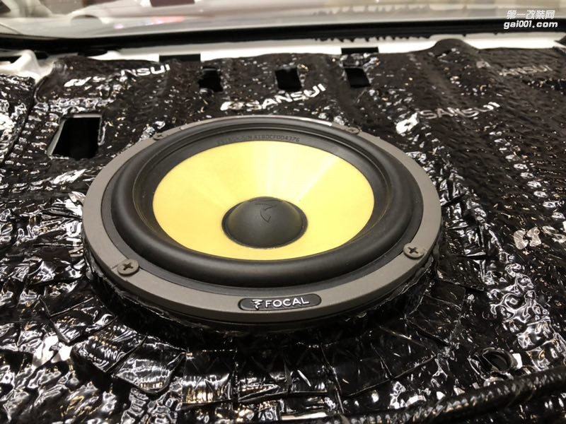 汕頭市星悅汽車音響本田思域音響改裝大變身細(xì)品音樂之樂勁浪ES165KX3三分頻英國創(chuàng)世紀(jì)德國蟒蛇隔音降噪