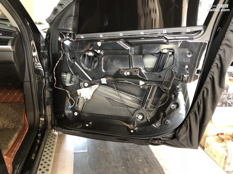 汕頭市星悅汽車音響改裝寶馬X6遇上星悅寶馬專車專用套餐音質(zhì)飆升無(wú)音樂(lè)不上路營(yíng)造一個(gè)屬于自己的音樂(lè)世界