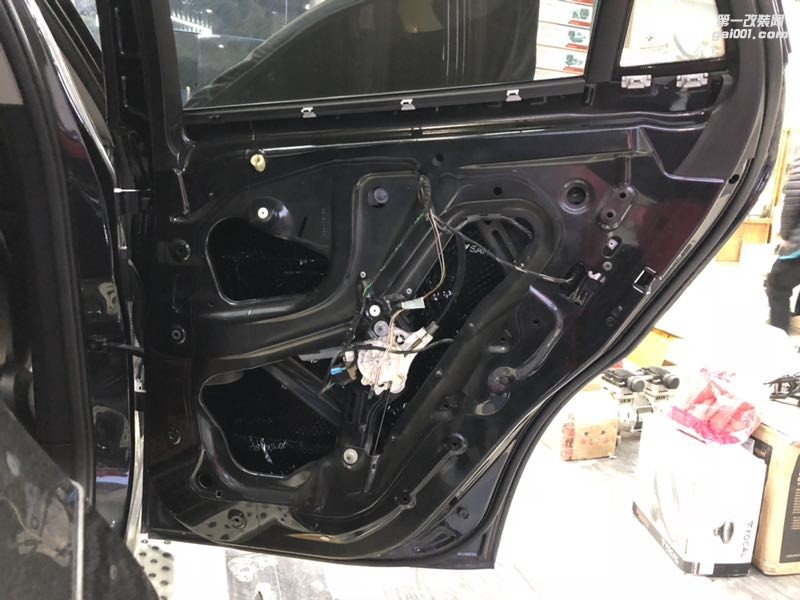 汕頭市星悅汽車音響改裝寶馬X6遇上星悅寶馬專車專用套餐音質(zhì)飆升無(wú)音樂(lè)不上路營(yíng)造一個(gè)屬于自己的音樂(lè)世界