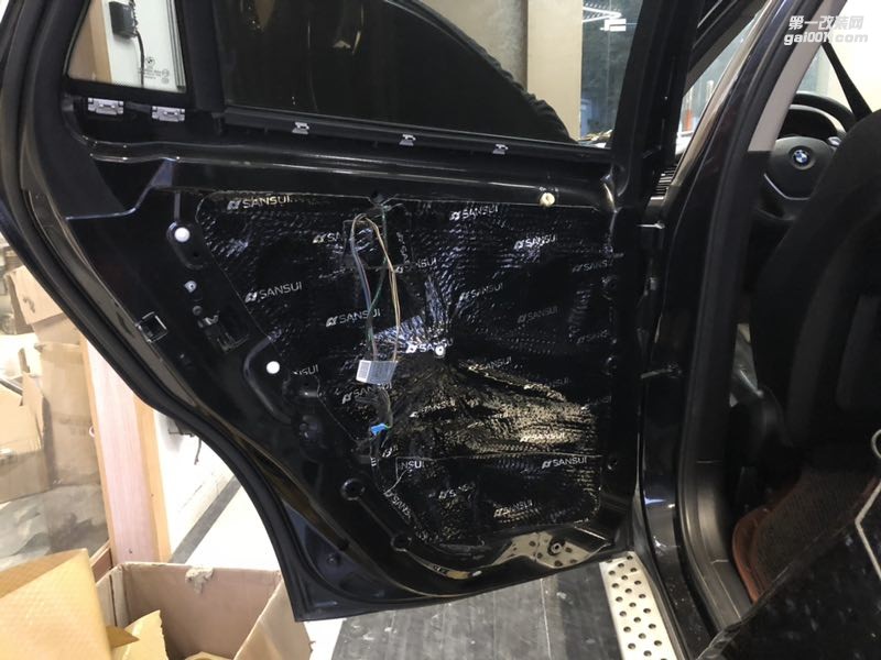 汕頭市星悅汽車音響改裝寶馬X6遇上星悅寶馬專車專用套餐音質(zhì)飆升無(wú)音樂(lè)不上路營(yíng)造一個(gè)屬于自己的音樂(lè)世界