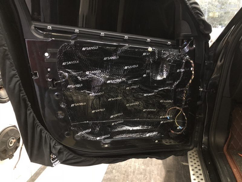 汕頭市星悅汽車音響改裝寶馬X6遇上星悅寶馬專車專用套餐音質(zhì)飆升無(wú)音樂(lè)不上路營(yíng)造一個(gè)屬于自己的音樂(lè)世界