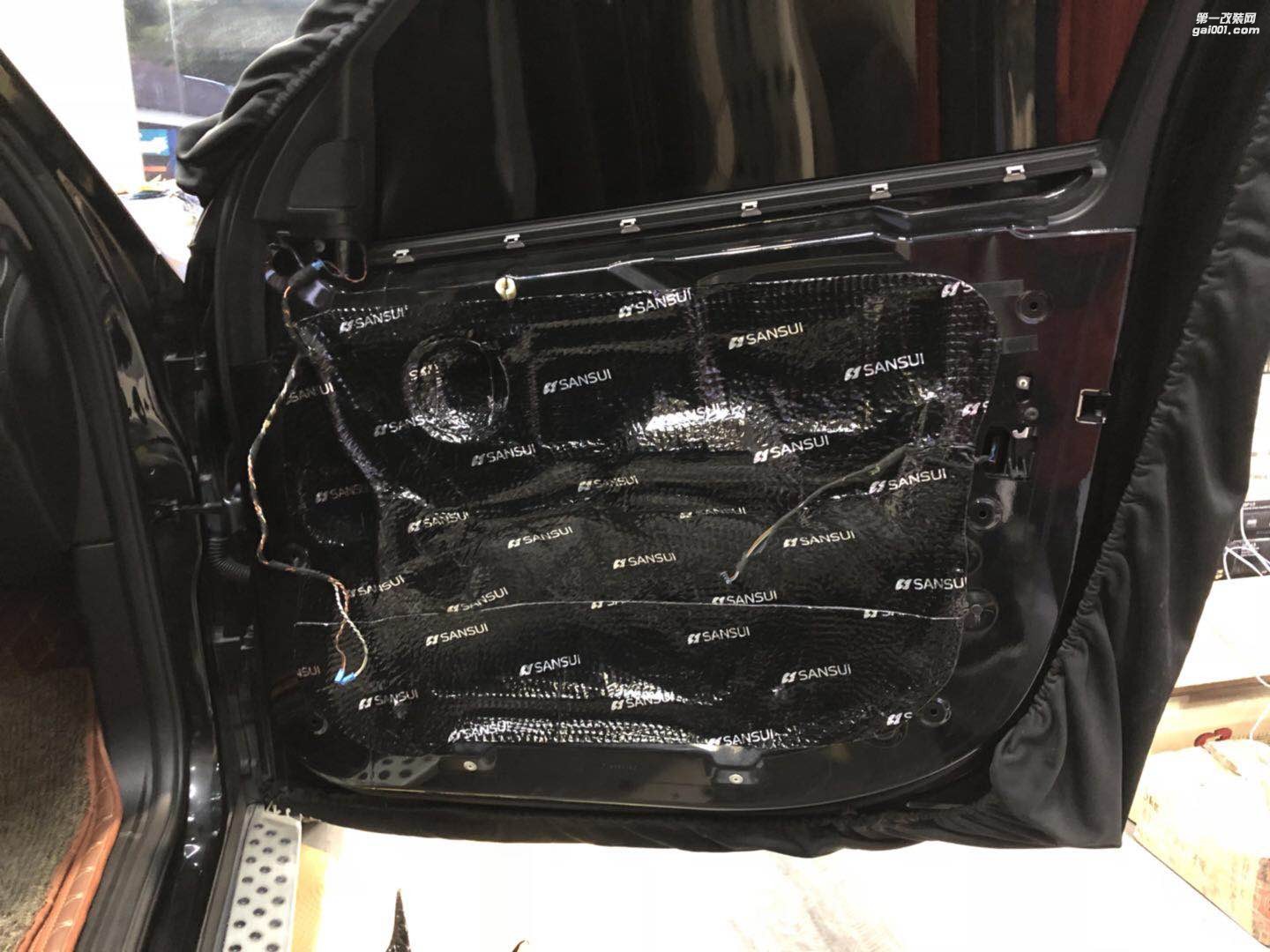 汕頭市星悅汽車音響改裝寶馬X6遇上星悅寶馬專車專用套餐音質(zhì)飆升無(wú)音樂(lè)不上路營(yíng)造一個(gè)屬于自己的音樂(lè)世界