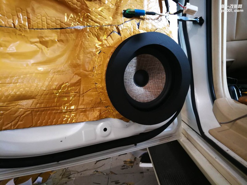 汕头丰田普拉多霸道汽车音响隔音改装证明了这是最适合普拉多的改装方案