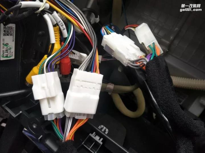 斯巴魯力獅原車音響不厚道？一臺歌劇世家DSP完美解決音質(zhì)問題