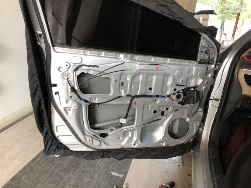 廣東汕頭市星悅汽車音響改裝豐田雷凌汽車音響改裝音響意大利赫茲套裝享受美妙歌曲帶來的輕松懈意