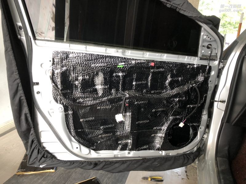 廣東汕頭市星悅汽車音響改裝豐田雷凌汽車音響改裝音響意大利赫茲套裝享受美妙歌曲帶來的輕松懈意