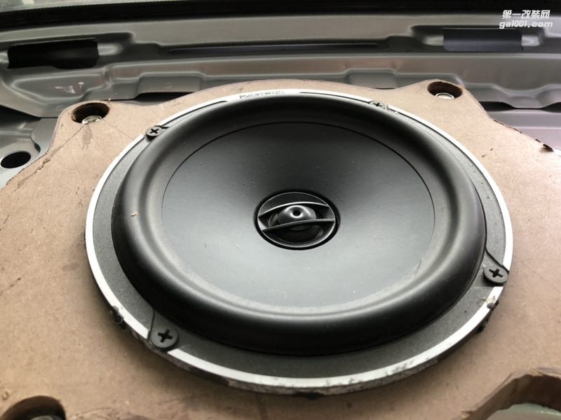 廣東汕頭市星悅汽車音響改裝豐田雷凌汽車音響改裝音響意大利赫茲套裝享受美妙歌曲帶來的輕松懈意