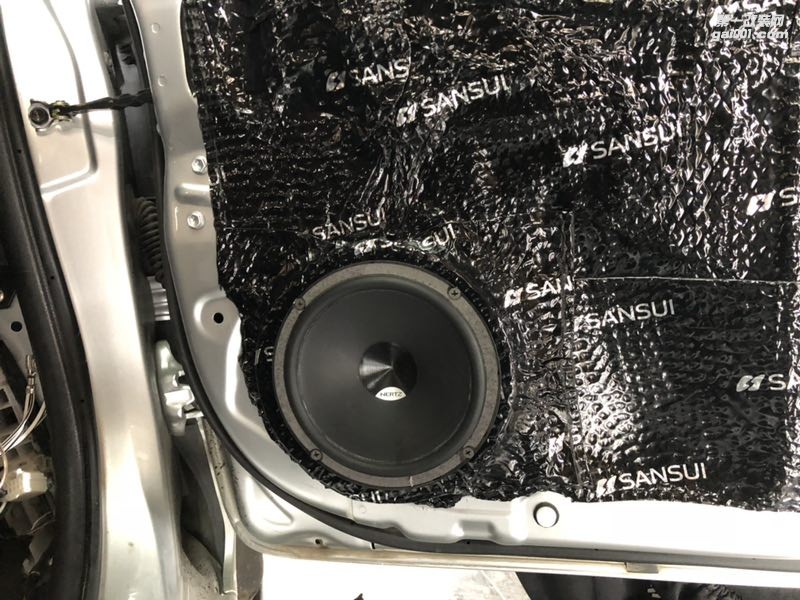 廣東汕頭市星悅汽車音響改裝豐田雷凌汽車音響改裝音響意大利赫茲套裝享受美妙歌曲帶來的輕松懈意