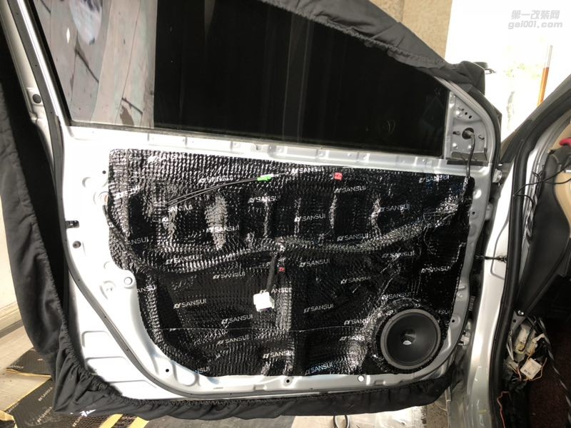 廣東汕頭市星悅汽車音響改裝豐田雷凌汽車音響改裝音響意大利赫茲套裝享受美妙歌曲帶來的輕松懈意