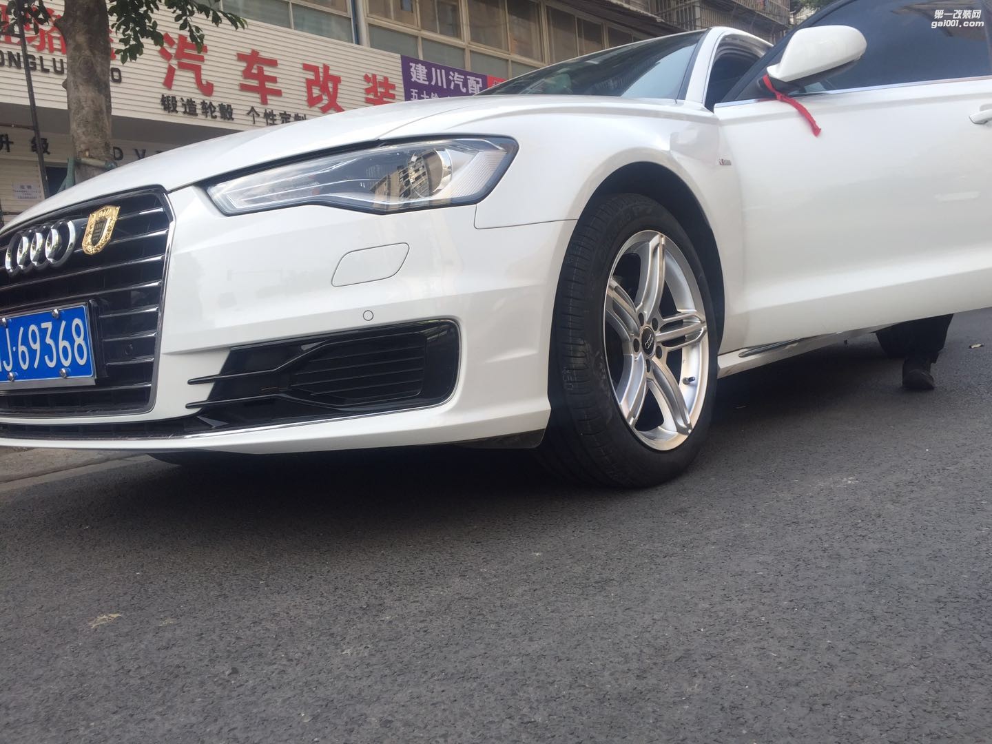 成都輪轂改裝店 奧迪A6L 升級改裝輪轂 17寸升級18寸胎齡